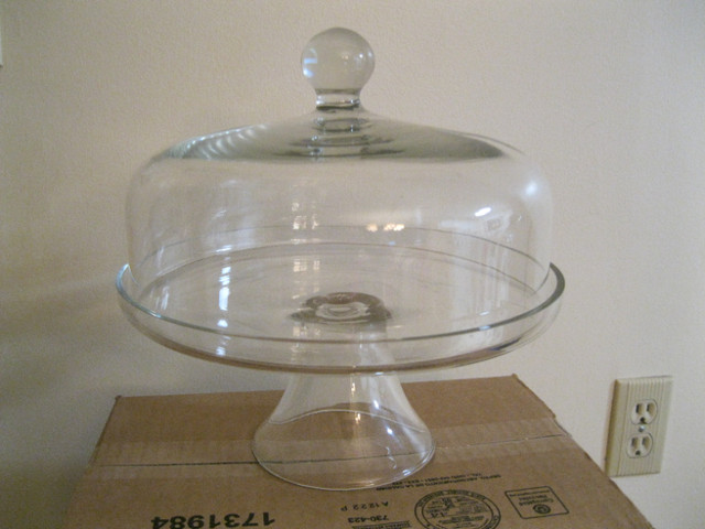 Glass Cake Dome in Kitchen & Dining Wares in Winnipeg