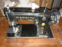 Vintage Singer Sewing Machine 1949 or BEST OFFER