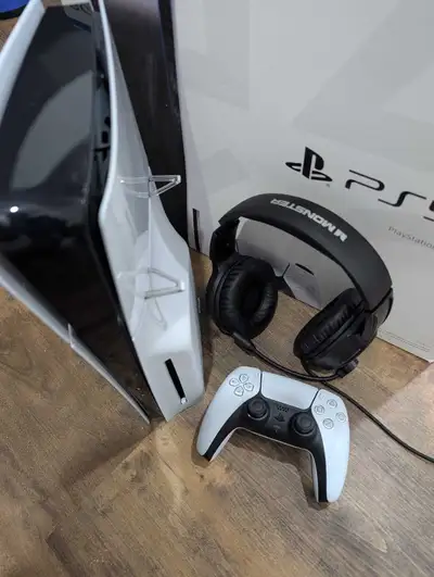 PS5 Slim with disc, controller and gaming headphones, MINT/NEW, View more