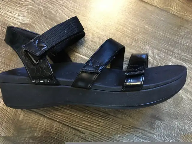 Vionic Ankle Strap Sandals Size 10 - New in Women's - Shoes in Medicine Hat - Image 3