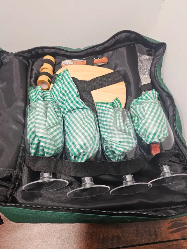Green Picnic Backpack Set with Tableware and Accessories404645181989867522
