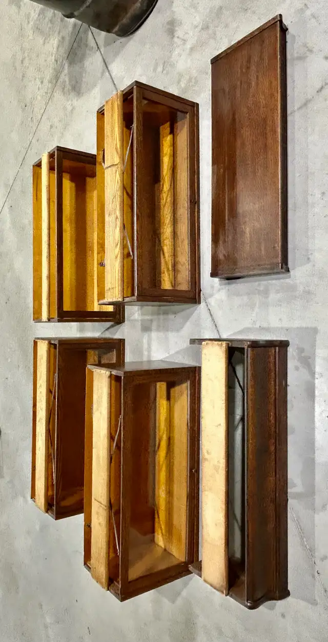 Antique “Prestonia” Four Tier Barrister Bookcase (OAK; c. 1920s) in Bookcases & Shelving Units in Mississauga / Peel Region - Image 11