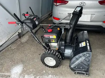 TROY-BILT 420cc 3-Stage Snow Blower - 28", mint condition, View more
