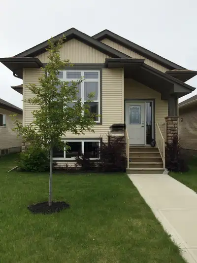Sylvan Lake 4 bed/2 bath Home for Rent
