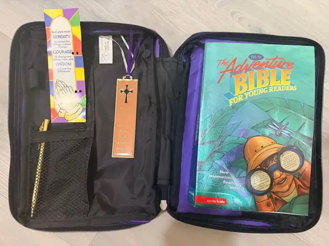 Adventure Bible for Young Readers NIrV + Case & Extras
