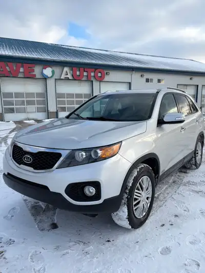 À vendre Kia Sorento 2013 LX, moteur 4 cylindres 2.4L – 191 ch, automatique avec mode séquentiel, tr...
