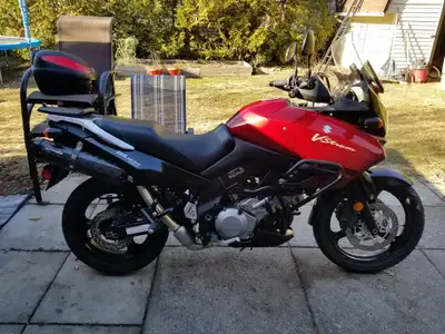 Super Vstrom DL1000 avec exhaust two brother's. Très bien entretenu, pneu arriere et freins 2024. Po...