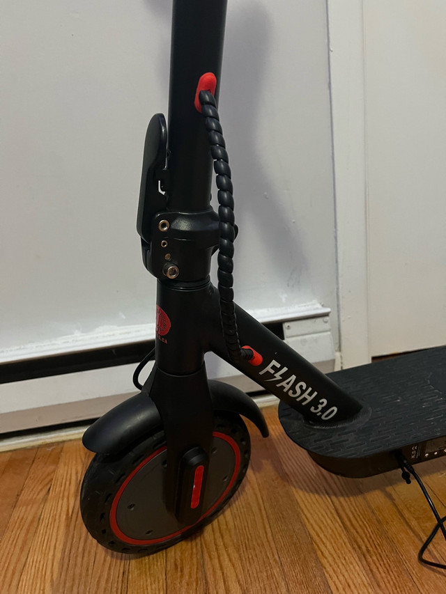 Gyrocopters Flash 3.0 Portable Electric Scooter in Scooters & Pocket Bikes in City of Toronto - Image 4