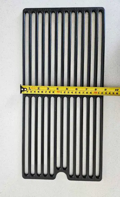 Still in the box, 3 new cooking grates were never used and sold the barbecue without them. Pick up W...
