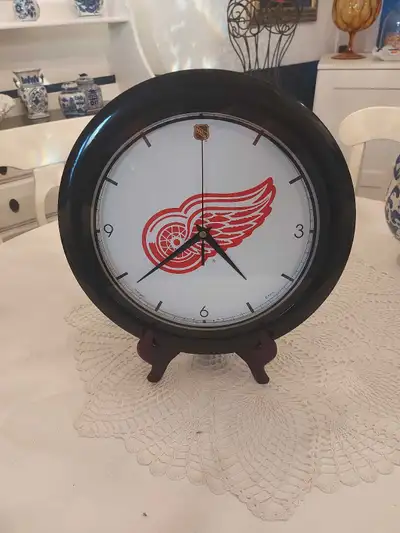 Detroit red wings wall clock , View more