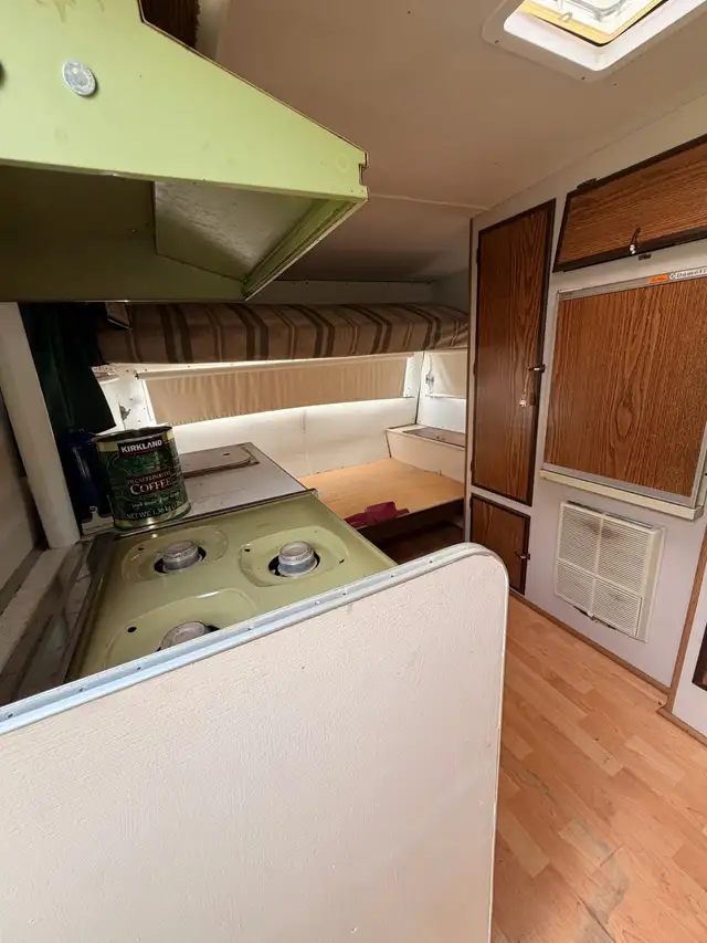 1972 Skylark HaiCo Trailer in Travel Trailers & Campers in Lloydminster - Image 4