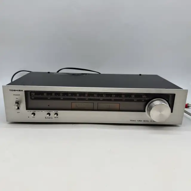 Toshiba ST-335 Vintage Stereo AM/FM Tuner in Stereo Systems & Home Theatre in City of Toronto - Image 2