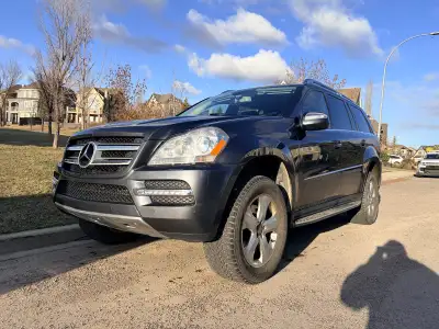 This is a used Mercedes-Benz GL450, a luxurious and spacious 7-passenger SUV that combines comfort,...