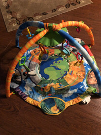 Activity blanket for baby - Zoo print