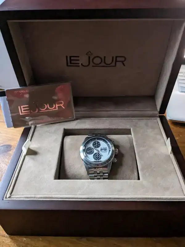 Le Jour chrono chronograph watch panda automatic MINT 42mm in Jewellery & Watches in Longueuil / South Shore - Image 2