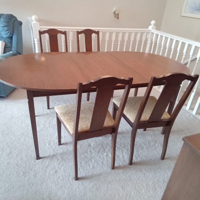 Dining set in Dining Tables & Sets in Delta/Surrey/Langley - Image 2