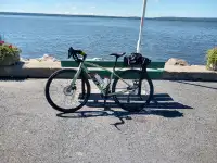 Vélo de gravelle, aventure Felt Broam 40