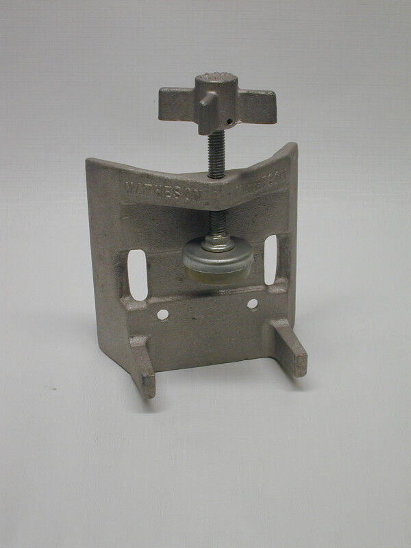 Shop Safety Clamp for Welding or Medical Gas Cylinder in Other in Ottawa - Image 2