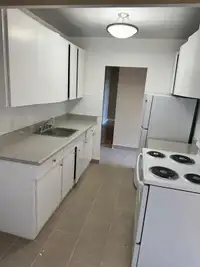 1 bed room available for 2 bedroom apartment