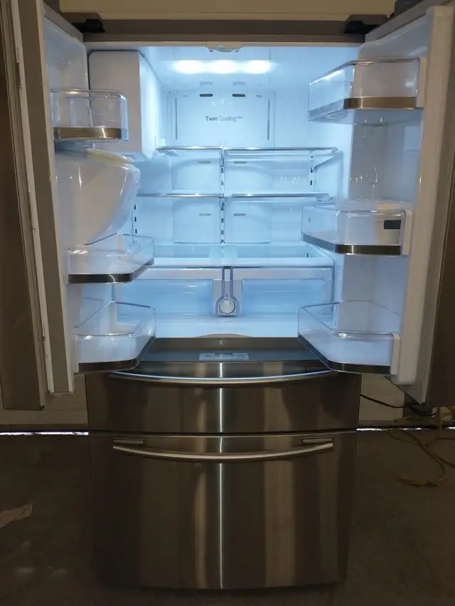 SAMSUNG  French Door Refrigerator  Twin Cooling Plus, 25 CF