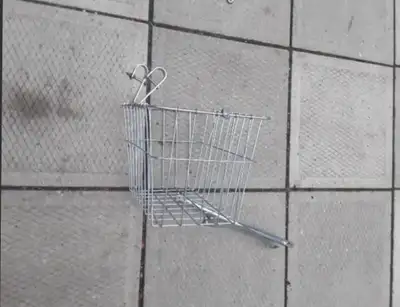 Bike front basket/Paniers de vélo avant en très bon état, View more