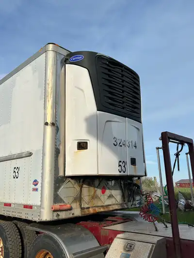 Equipped with Carrier 7300 running unit. Flat aluminum floor. Box is very clean inside. Tires 30%. C...