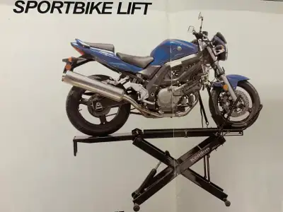 Good condition used -takes up small space while stored Light unit, sturdy with air or hydraulic actu...