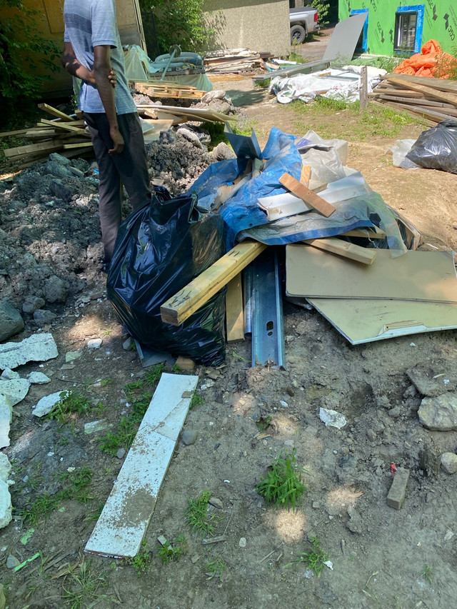 Junk removal & deck/shed demolition call/text3437776632 - Ottawa in Other in Ottawa