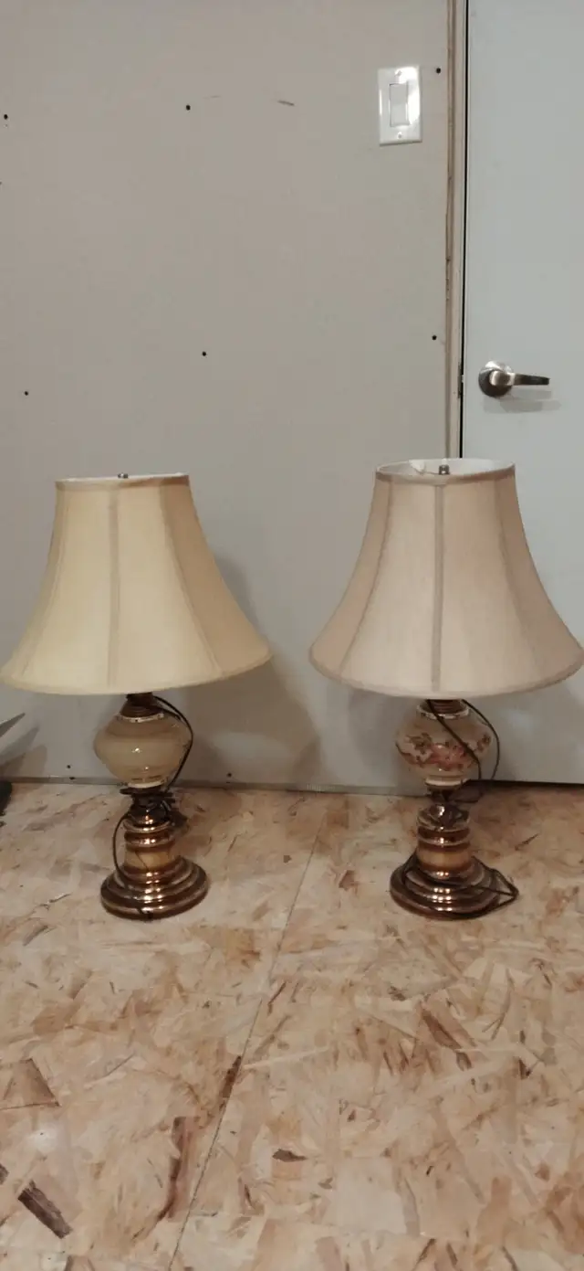 Table lamps in Indoor Lighting & Fans in Markham / York Region - Image 4
