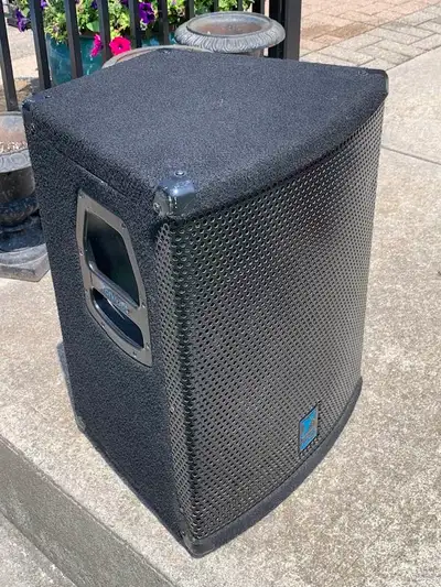 (1) Yorkville E358 350 Watt 12" / Horn Speaker Cab, View more