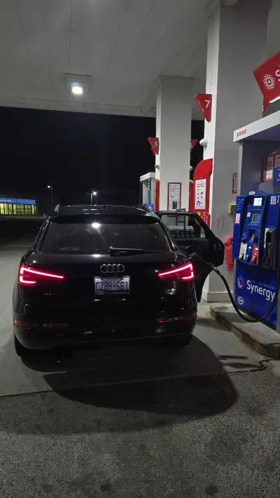 Selling my 2016 Audi Q3 2.0L Black SUV with a mileage of 212k for sale with leather covers and brand...