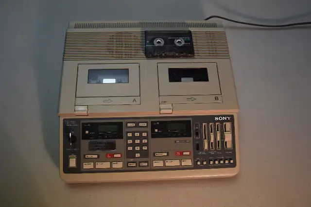 Sony BM-246 Four Track Standard Cassette Court Recorder in General Electronics in Kitchener / Waterloo - Image 3