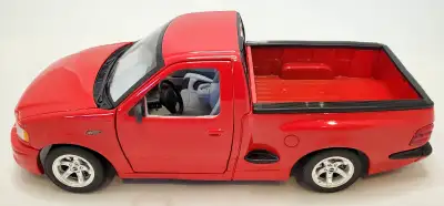 Gold Collection COD. 3305 1:21 Diecast Burago 1999 Ford SVT F150 Lightning Pickup Truck Red Fast and...