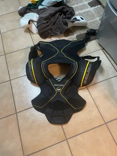 Bauer Men's Size XL Shoulder Pads, View more