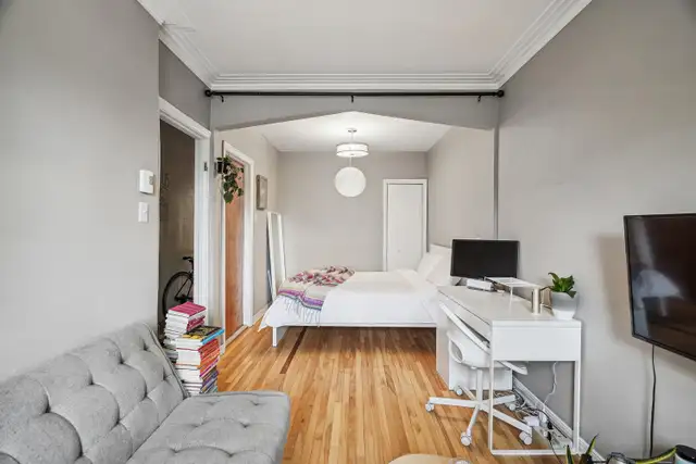 1 350$ Studio Métro Ligne Bleu.