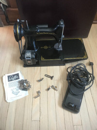 Complete SINGER FEATHERWEIGHT 221k sewing machine