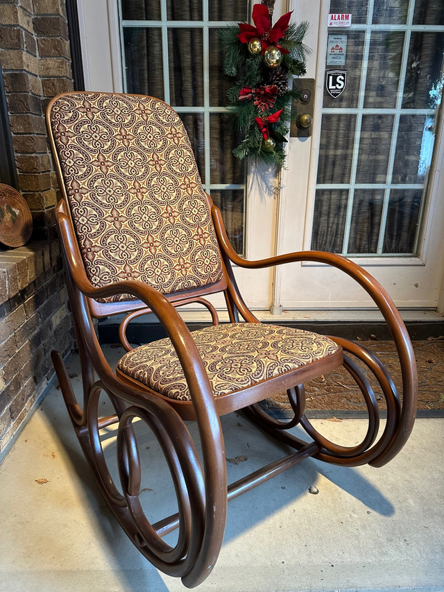 VINTAGE “ GERADUE” BENTWOOD  THONENT STYLE ROCKING CHAIR  in Chairs & Recliners in Regina