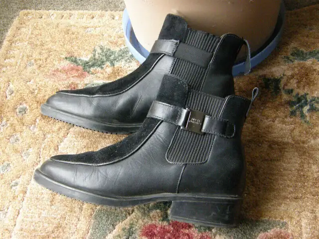 Timberland boots M6, W8.5, M6.5 in Kids & Youth in Markham / York Region - Image 5