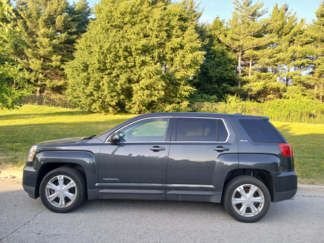 GMC Terrain AWD 2017 in Cars & Trucks in Markham / York Region - Image 3