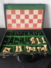 VINTAGE COMPLETE ROTTGAMES NYC,  FULL 4 INCH KING, CHESS SET,