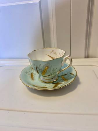 Vintage Aynsley Corset Tea Cup and Saucer Colbert Orange in Arts & Collectibles in Burnaby/New Westminster - Image 4