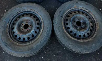 225/65R17 Winter Tire Pair On Rim Previously installed on 2011 Toyota RAV4 Bolt Pattern: 5x114.3mm A...