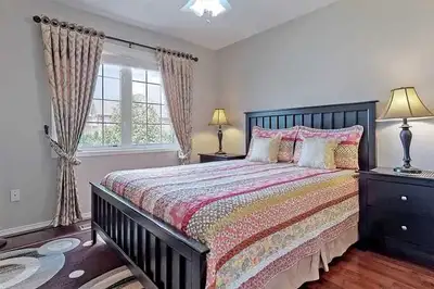Room rent Hamilton Large Windows Bedroom