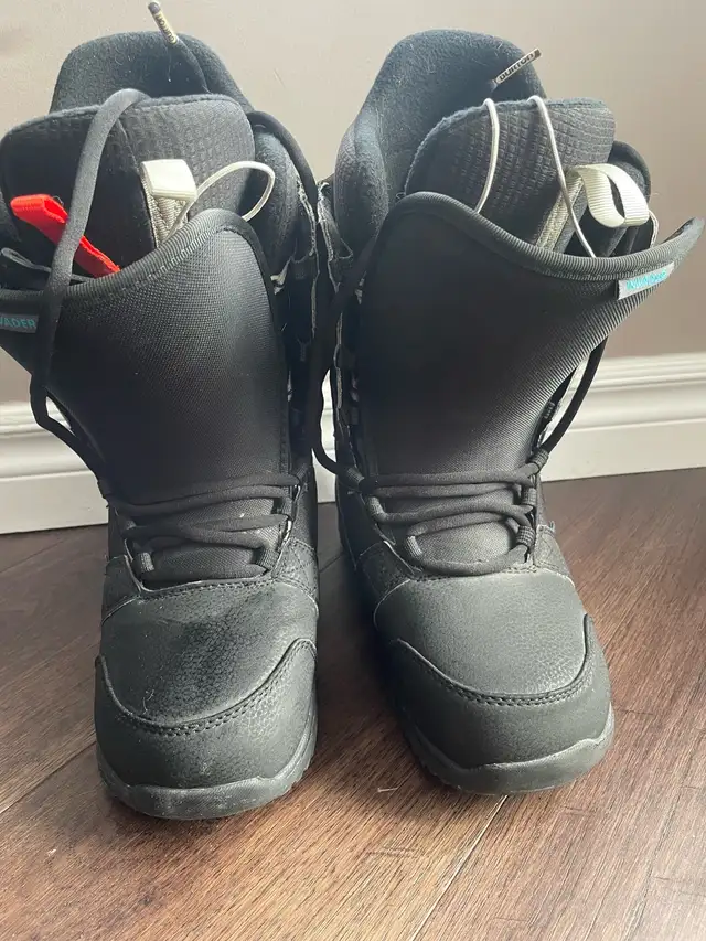 Burton snowboard boots size 8 in Snowboard in Kitchener / Waterloo - Image 3