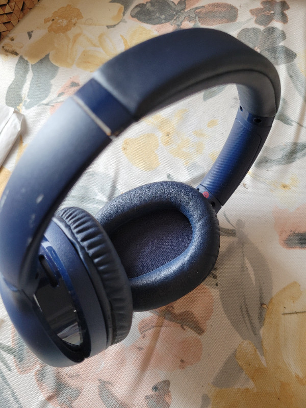 Sony WH-CH710N Over-Ear Noise Cancelling dans Écouteurs  à Ville de Québec - Image 3