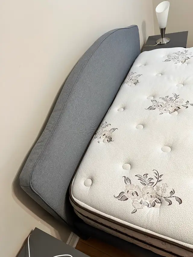 Queen Bed Set in Beds & Mattresses in Longueuil / South Shore - Image 6