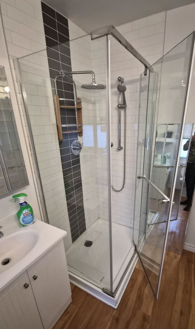 Shower glass panels + column $110 Panneaux de douche + colonne, View more