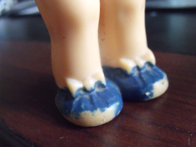 Old Plastic Baby Doll Rattle in Arts & Collectibles in Delta/Surrey/Langley - Image 4