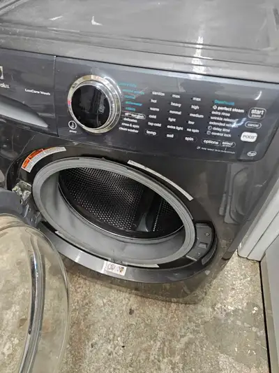 Amazing deal top the line washer. Nice washer, pick up downtown.Hamilton location won't last 289-788...