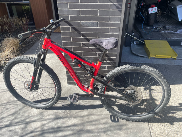Reduced - Rocky Mountain - Thunderbolt A30 - size Small in Mountain in Calgary